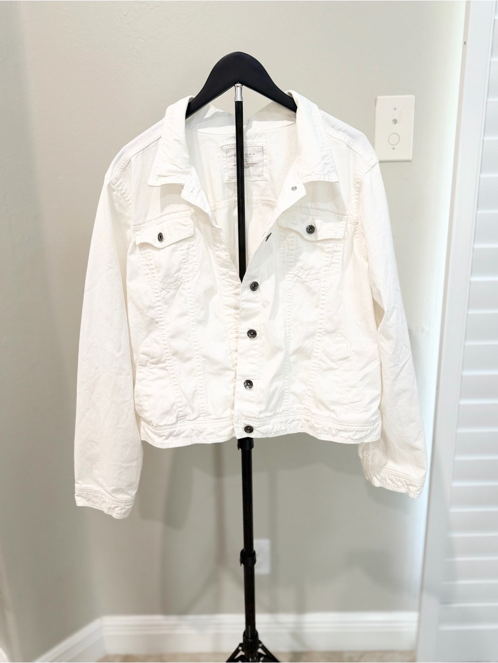 White Women’s Button-Front Jacket Classic